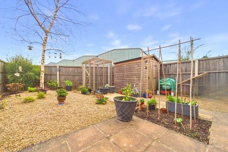 2 bedroom End of terrace house for sale in Mill View, Barton-upon-Humber, North Lincolnshire, DN18