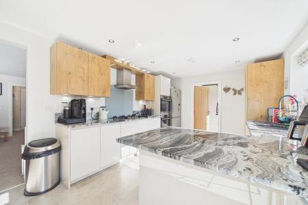 4 bedroom Detached house for sale in Franklin Way, Barrow-upon-Humber, North Lincolnshire, DN19