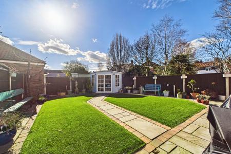 4 bedroom Detached house for sale in Franklin Way, Barrow-upon-Humber, North Lincolnshire, DN19