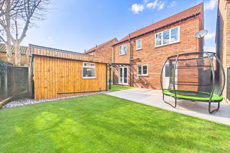 4 bedroom Detached house for sale in Franklin Way, Barrow-upon-Humber, North Lincolnshire, DN19