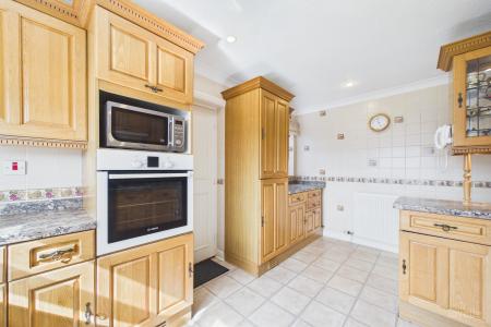 3 bedroom Detached bungalow for sale in Warrendale, Barton-upon-Humber, North Lincolnshire, DN18