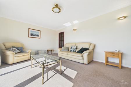 3 bedroom Detached bungalow for sale in Warrendale, Barton-upon-Humber, North Lincolnshire, DN18