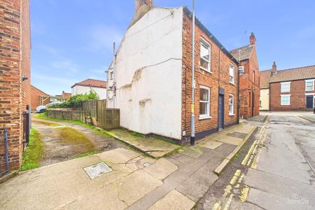 3 bedroom Detached house for sale in Finkle Lane, Barton-upon-Humber, North Lincolnshire, DN18