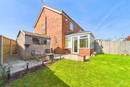 2 bedroom Semi-detached house for sale in Sandpiper Way, Barton-upon-Humber, North Lincolnshire, DN18