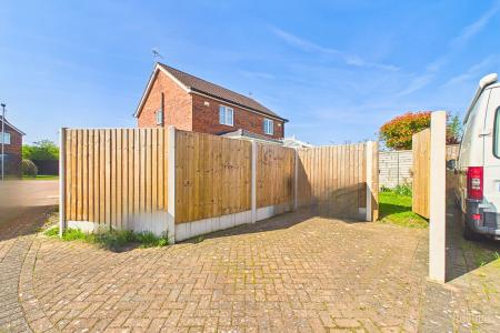 2 bedroom Semi-detached house for sale in Sandpiper Way, Barton-upon-Humber, North Lincolnshire, DN18