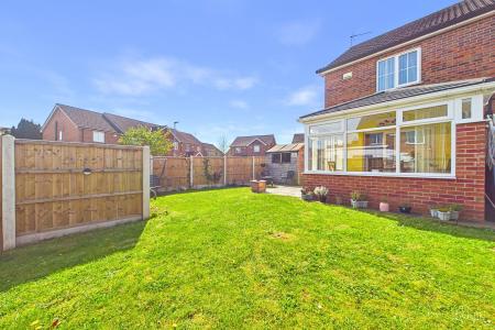 2 bedroom Semi-detached house for sale in Sandpiper Way, Barton-upon-Humber, North Lincolnshire, DN18