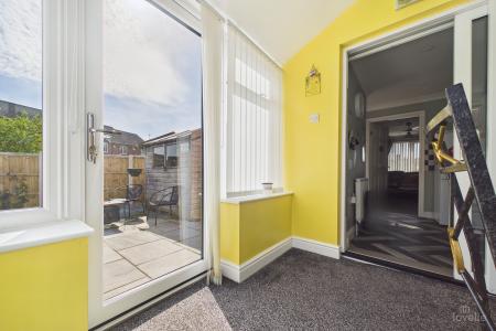 2 bedroom Semi-detached house for sale in Sandpiper Way, Barton-upon-Humber, North Lincolnshire, DN18