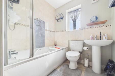 2 bedroom Semi-detached house for sale in Sandpiper Way, Barton-upon-Humber, North Lincolnshire, DN18