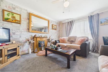 2 bedroom Semi-detached house for sale in Sandpiper Way, Barton-upon-Humber, North Lincolnshire, DN18