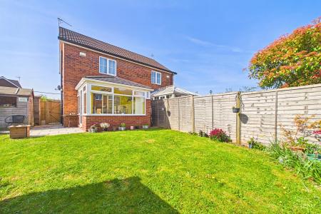 2 bedroom Semi-detached house for sale in Sandpiper Way, Barton-upon-Humber, North Lincolnshire, DN18