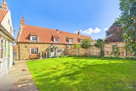 2 bedroom Semi-detached house for sale in Silver Street, Winteringham, North Lincolnshire, DN15