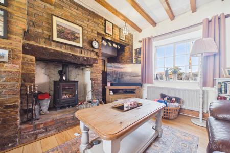 2 bedroom Semi-detached house for sale in Silver Street, Winteringham, North Lincolnshire, DN15