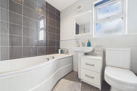 4 bedroom Detached house for sale in Canberra View, Barton-upon-Humber, North Lincolnshire, DN18