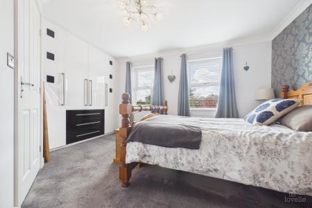 4 bedroom Detached house for sale in Canberra View, Barton-upon-Humber, North Lincolnshire, DN18