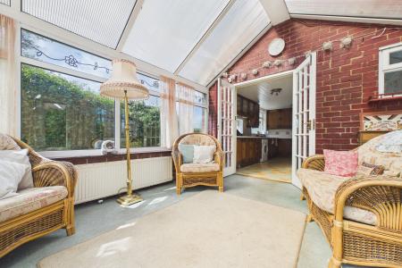 3 bedroom Detached bungalow for sale in Barton Road, Barrow-upon-Humber, North Lincolnshire, DN19