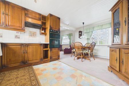 3 bedroom Detached bungalow for sale in Barton Road, Barrow-upon-Humber, North Lincolnshire, DN19