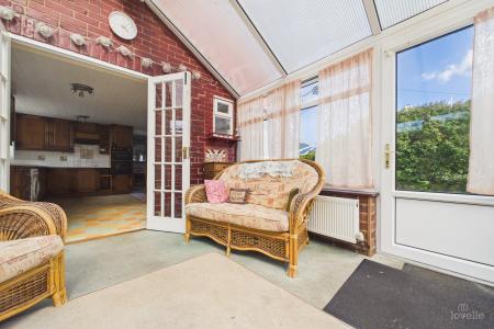 3 bedroom Detached bungalow for sale in Barton Road, Barrow-upon-Humber, North Lincolnshire, DN19