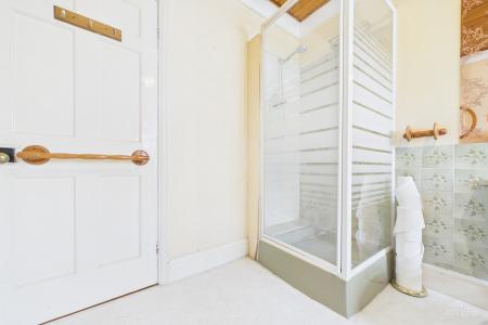 3 bedroom Detached bungalow for sale in Barton Road, Barrow-upon-Humber, North Lincolnshire, DN19