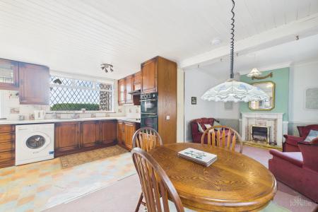 3 bedroom Detached bungalow for sale in Barton Road, Barrow-upon-Humber, North Lincolnshire, DN19