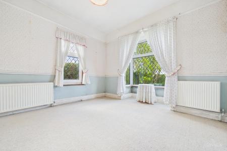 3 bedroom Detached bungalow for sale in Barton Road, Barrow-upon-Humber, North Lincolnshire, DN19