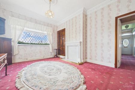 3 bedroom Detached bungalow for sale in Barton Road, Barrow-upon-Humber, North Lincolnshire, DN19