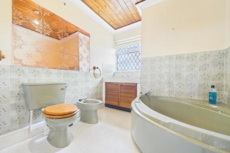 3 bedroom Detached bungalow for sale in Barton Road, Barrow-upon-Humber, North Lincolnshire, DN19