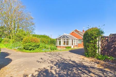 3 bedroom Detached bungalow for sale in Barton Road, Barrow-upon-Humber, North Lincolnshire, DN19