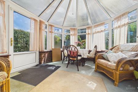 3 bedroom Detached bungalow for sale in Barton Road, Barrow-upon-Humber, North Lincolnshire, DN19