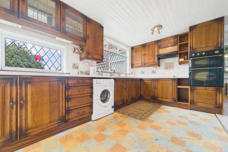 3 bedroom Detached bungalow for sale in Barton Road, Barrow-upon-Humber, North Lincolnshire, DN19