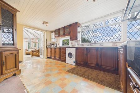 3 bedroom Detached bungalow for sale in Barton Road, Barrow-upon-Humber, North Lincolnshire, DN19