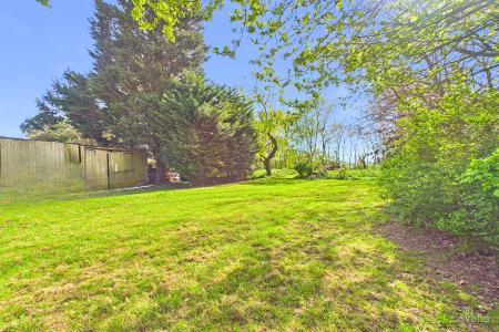 3 bedroom Detached bungalow for sale in Barton Road, Barrow-upon-Humber, North Lincolnshire, DN19