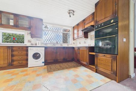 3 bedroom Detached bungalow for sale in Barton Road, Barrow-upon-Humber, North Lincolnshire, DN19