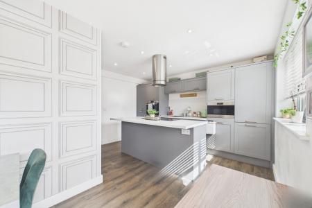 3 bedroom Semi-detached house for sale in Green Lane, Barrow-upon-Humber, North Lincolnshire, DN19