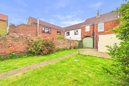 3 bedroom Terraced House for sale in Newport, Barton-upon-Humber, North Lincolnshire, DN18