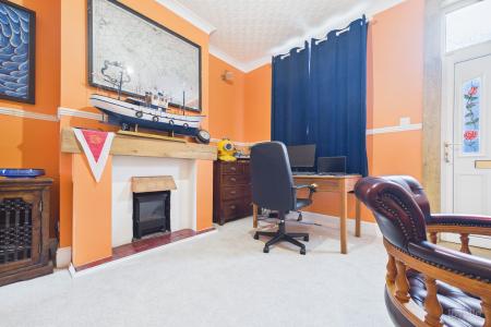 3 bedroom Terraced House for sale in Newport, Barton-upon-Humber, North Lincolnshire, DN18