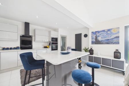 4 bedroom Detached bungalow for sale in Greenway, Barton-upon-Humber, North Lincolnshire, DN18