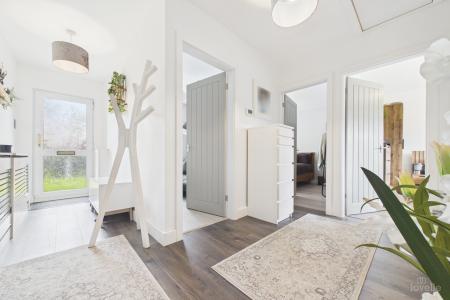 4 bedroom Detached bungalow for sale in Greenway, Barton-upon-Humber, North Lincolnshire, DN18