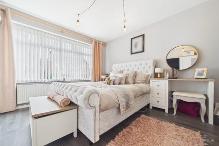 4 bedroom Detached bungalow for sale in Greenway, Barton-upon-Humber, North Lincolnshire, DN18