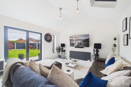 4 bedroom Detached bungalow for sale in Greenway, Barton-upon-Humber, North Lincolnshire, DN18