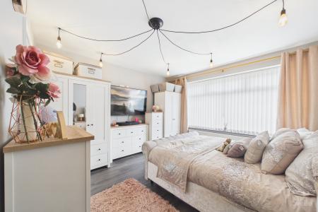 4 bedroom Detached bungalow for sale in Greenway, Barton-upon-Humber, North Lincolnshire, DN18