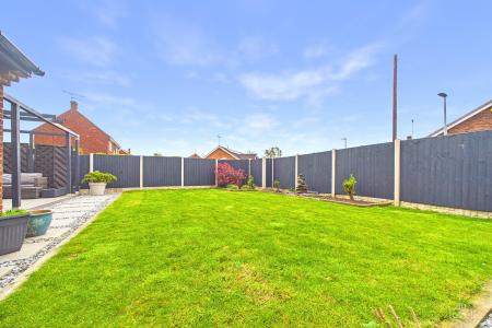 4 bedroom Detached bungalow for sale in Greenway, Barton-upon-Humber, North Lincolnshire, DN18