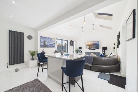 4 bedroom Detached bungalow for sale in Greenway, Barton-upon-Humber, North Lincolnshire, DN18