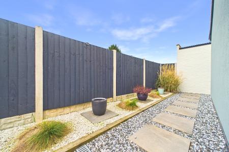 4 bedroom Detached bungalow for sale in Greenway, Barton-upon-Humber, North Lincolnshire, DN18