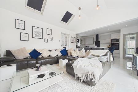 4 bedroom Detached bungalow for sale in Greenway, Barton-upon-Humber, North Lincolnshire, DN18