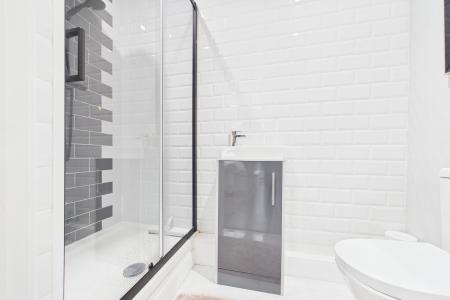 4 bedroom Detached bungalow for sale in Greenway, Barton-upon-Humber, North Lincolnshire, DN18