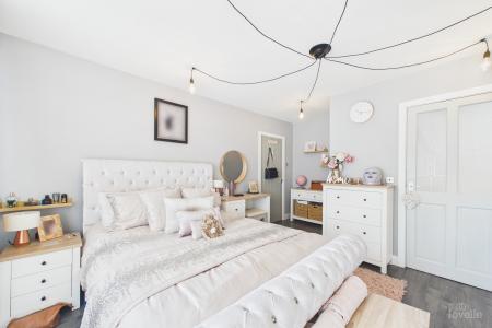 4 bedroom Detached bungalow for sale in Greenway, Barton-upon-Humber, North Lincolnshire, DN18