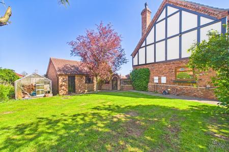 4 bedroom Detached house for sale in Birchwood Close, Barton-upon-Humber, North Lincolnshire, DN18