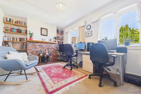 4 bedroom Detached house for sale in Birchwood Close, Barton-upon-Humber, North Lincolnshire, DN18