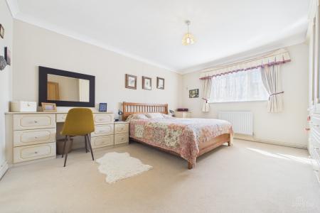 4 bedroom Detached house for sale in Birchwood Close, Barton-upon-Humber, North Lincolnshire, DN18