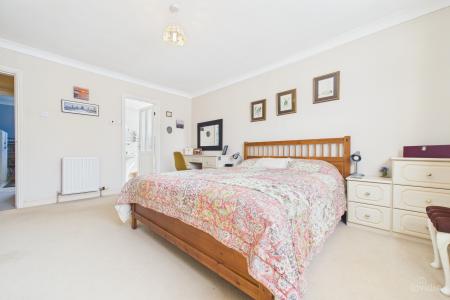 4 bedroom Detached house for sale in Birchwood Close, Barton-upon-Humber, North Lincolnshire, DN18